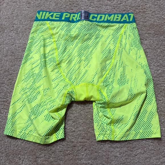 Nike pro combat compression shorts - Picture 2 of 2